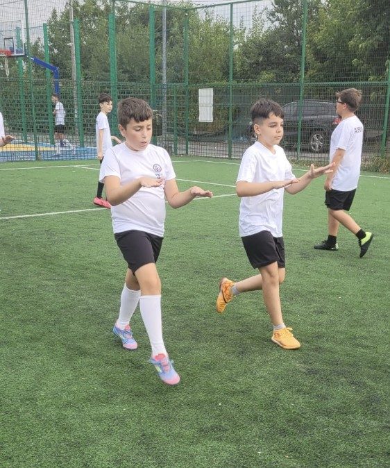 Copilărie cu sens pe terenul de fotbal – viziunea lui Alin Florea pentru sportul de bază 4 Copilărie cu sens pe terenul de fotbal – viziunea lui Alin Florea pentru sportul de bază