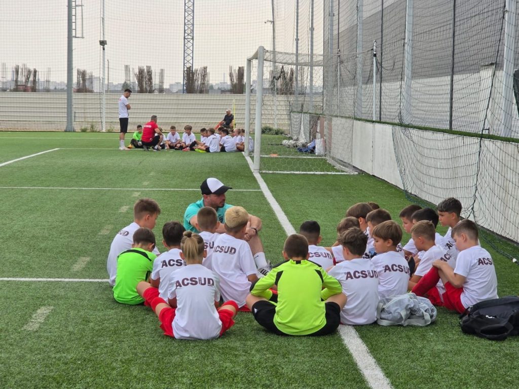 Început promițător pentru grupa 2015–2016: Două grupe valorice sub îndrumarea inspirată a lui George Marinescu 9 Început promițător pentru grupa 2015–2016: Două grupe valorice sub îndrumarea inspirată a lui George Marinescu